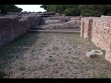 00436 ostia - regio ii - insula ii - terme dei cisiarii (ii,ii,3) - raum li neben raum (j) - bli ri westen - 09-2022.jpg